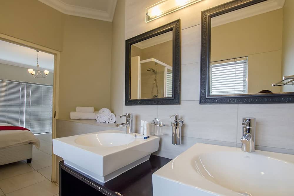 Photo of Bathroom in Mountainside