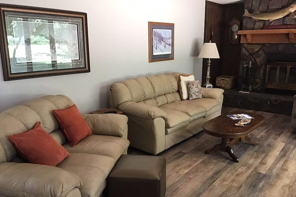 Photo of Livingroom in Otter Tail Township