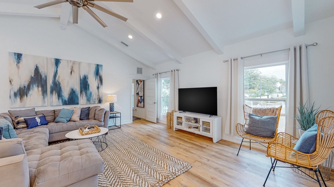 Photo of Livingroom in Clipper Cove