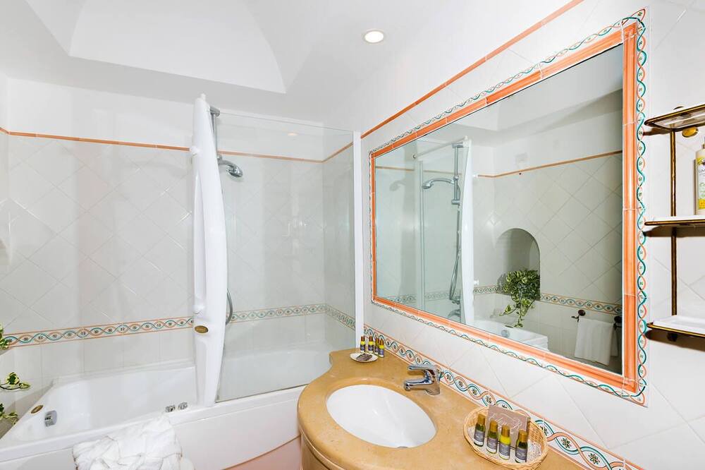 Photo of Bathroom in Path of the Gods