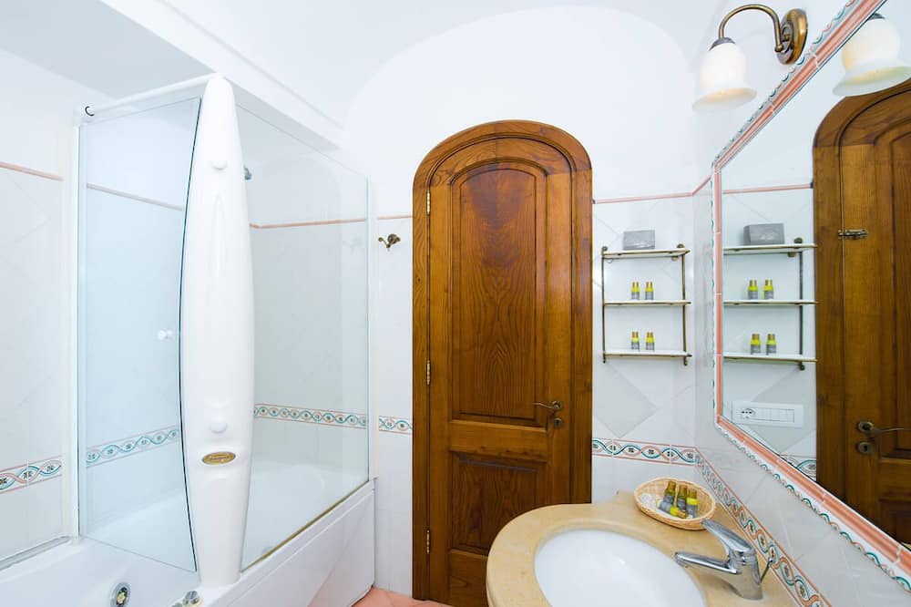 Photo of Bathroom in Path of the Gods