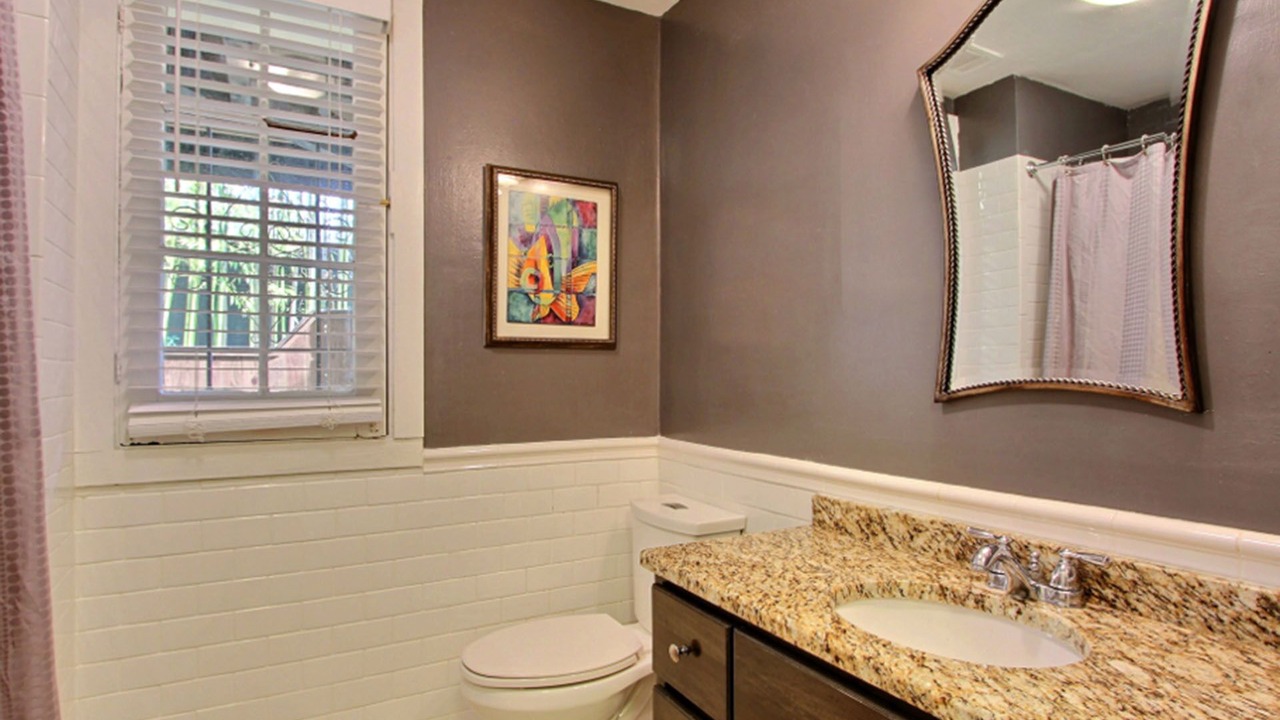 Photo of Bathroom in Metropolitan