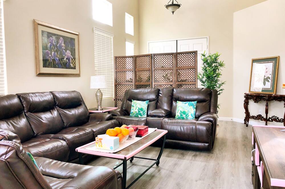Photo of Livingroom in Lake Elsinore