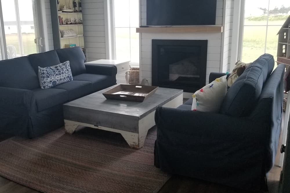 Photo of Livingroom in Shemogue