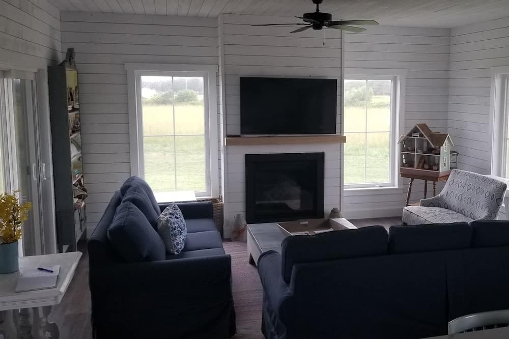 Photo of Livingroom in Shemogue