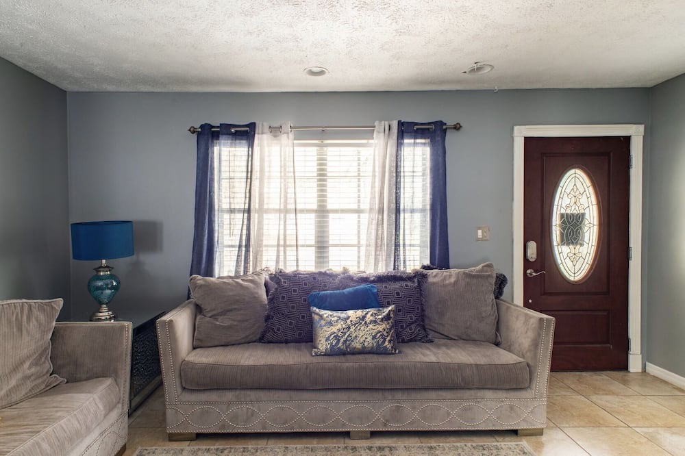 Photo of Livingroom in Seffner Community Alliance