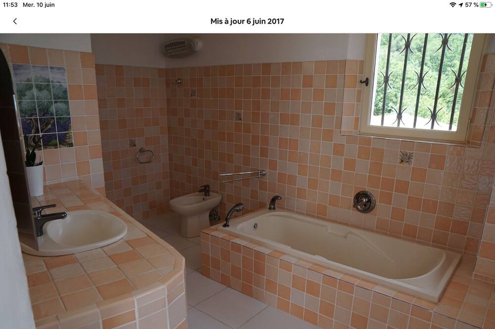 Photo of Bathroom in Cabris