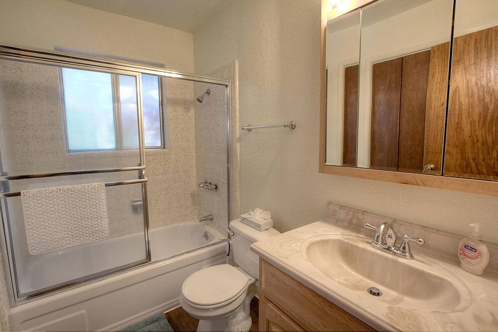 Photo of Bathroom in Country Club Estates