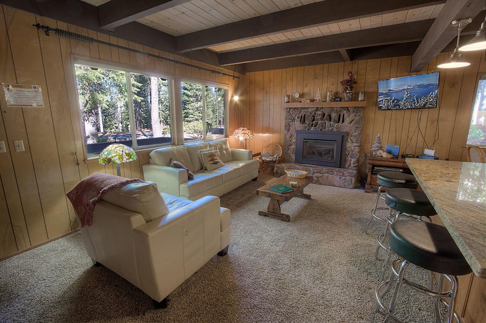 Photo of Livingroom in Country Club Estates