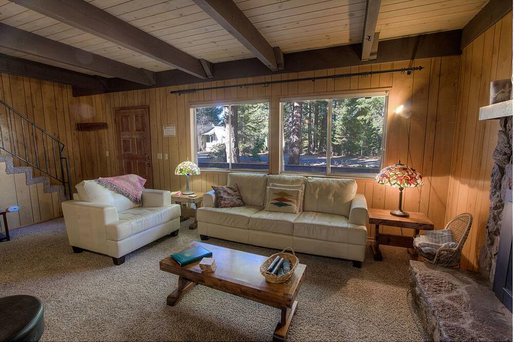 Photo of Livingroom in Country Club Estates