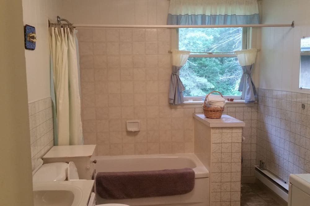 Photo of Bathroom in Malignant Cove