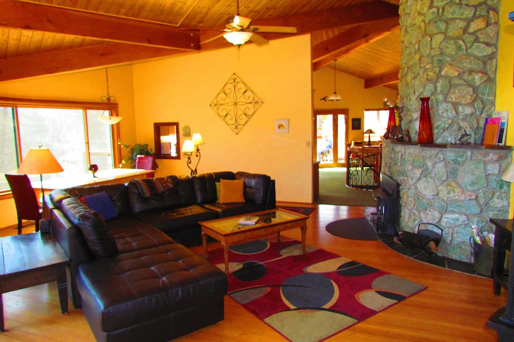 Photo of Livingroom in Midpines