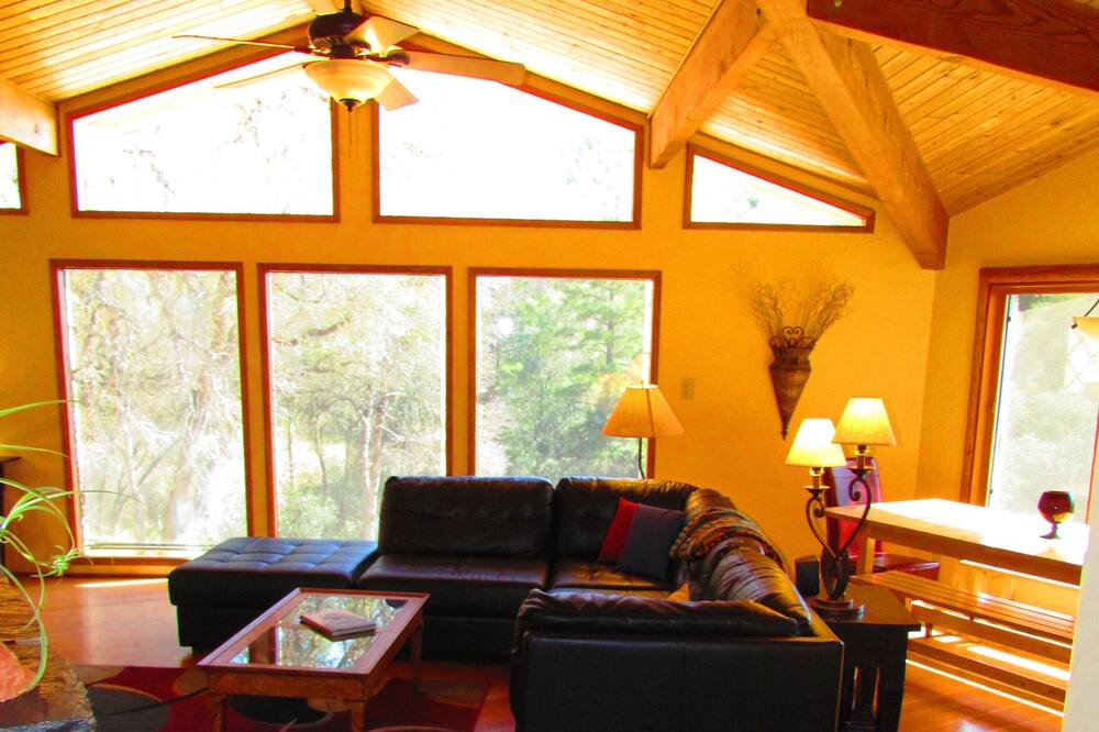 Photo of Bedroom in Midpines