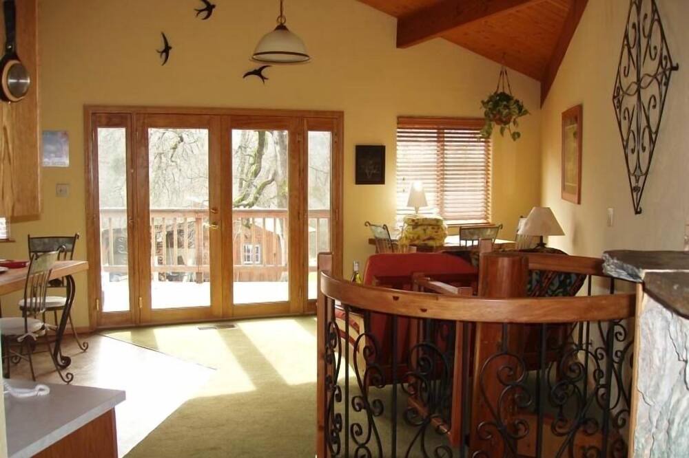 Photo of Outdoor in Midpines