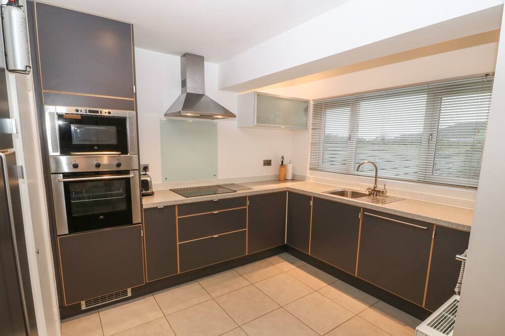 Photo of Kitchen in Morfa Bychan
