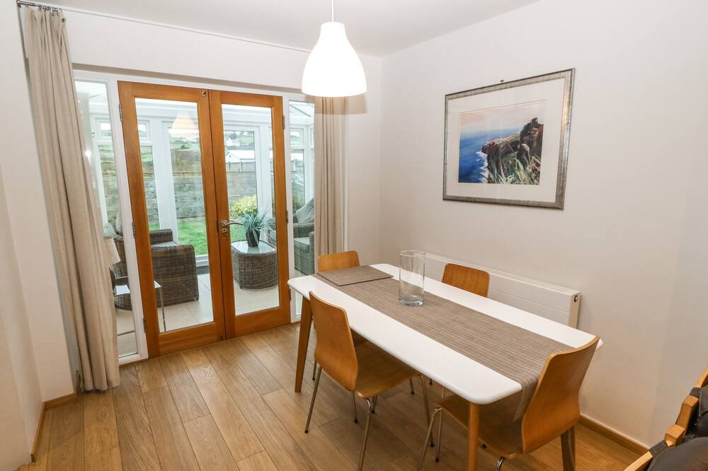 Photo of Kitchen in Morfa Bychan