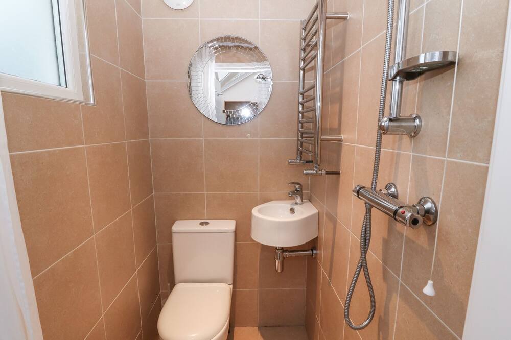 Photo of Bathroom in Morfa Bychan
