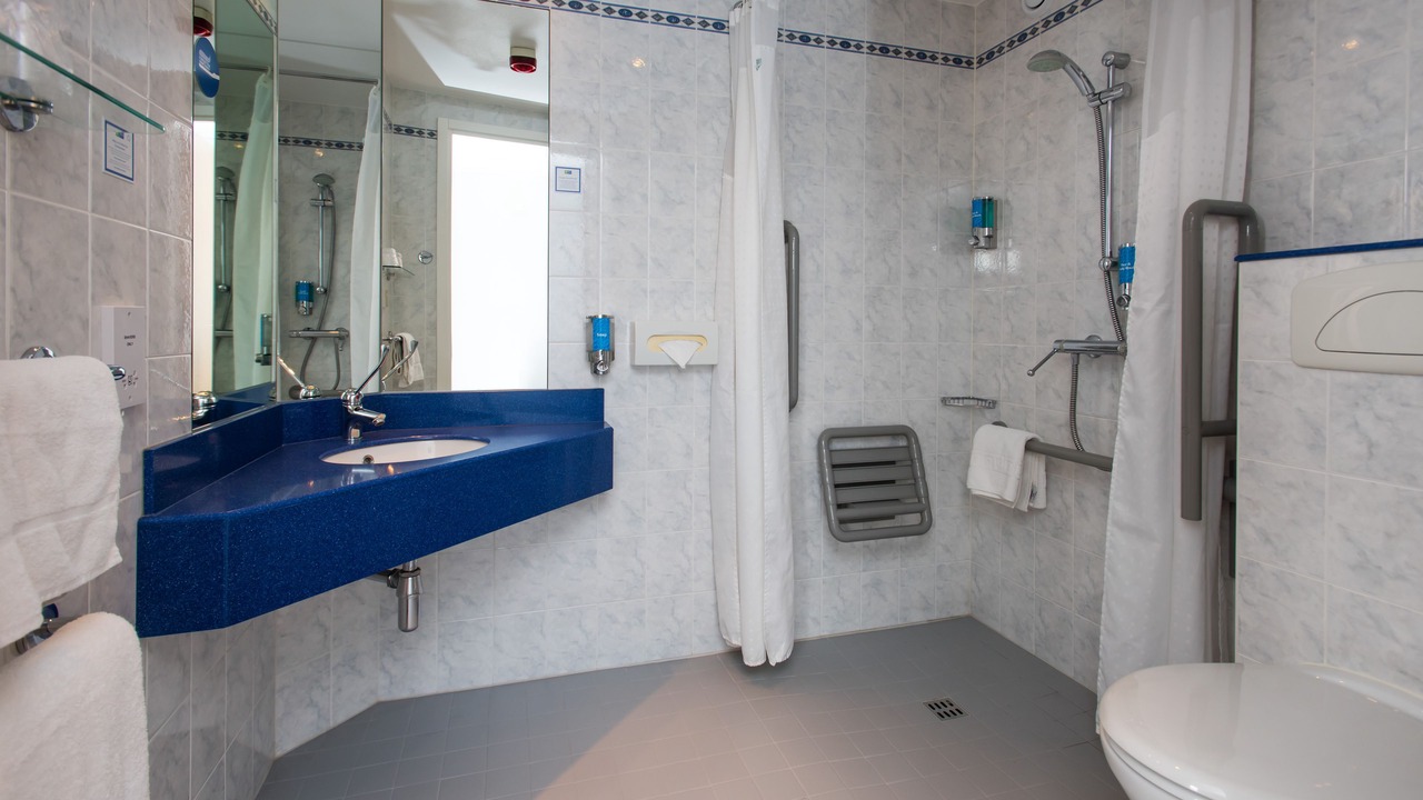 Photo of Bathroom in Coedkernew