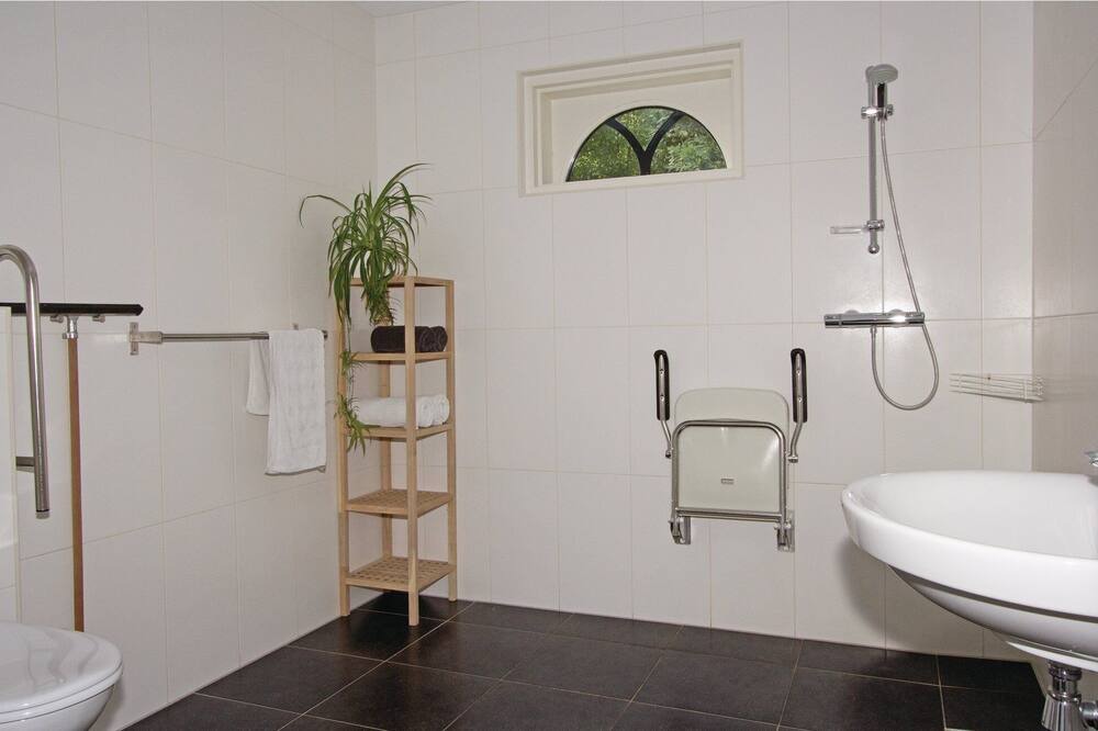 Photo of Bathroom in Neck