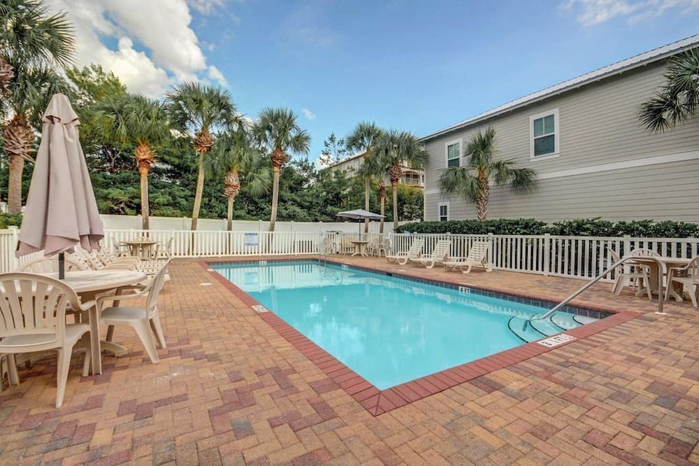Photo of Outdoor in Emerald Waters Village