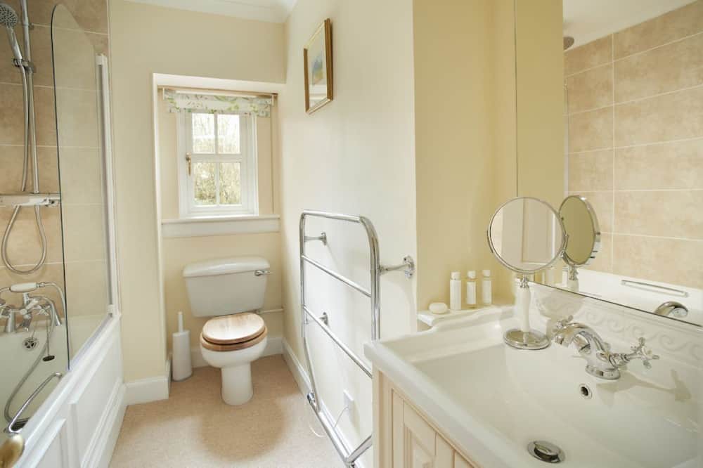 Photo of Bathroom in Taynuilt