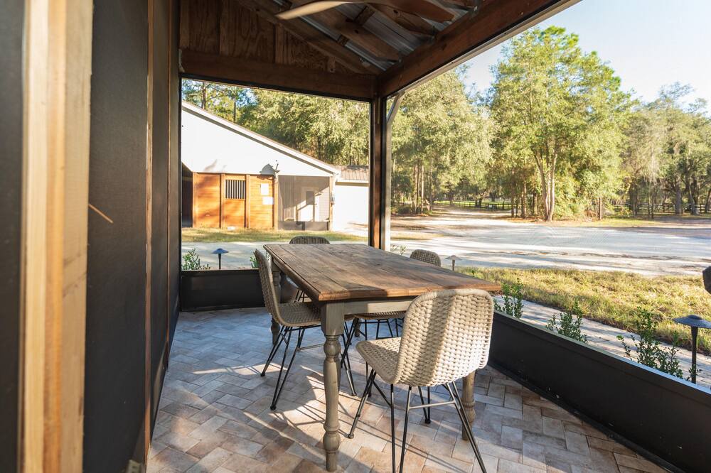 Photo of Patio Balcony in Bronson