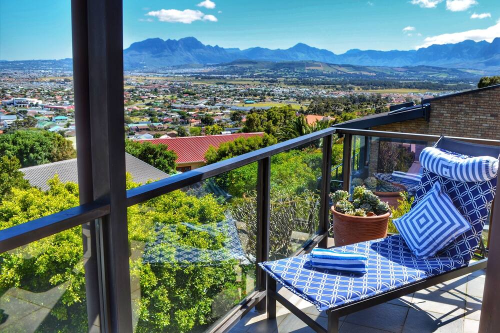 Photo of Patio Balcony in Mountainside