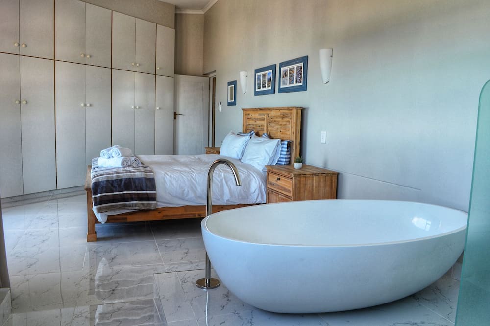 Photo of Bedroom in Mountainside