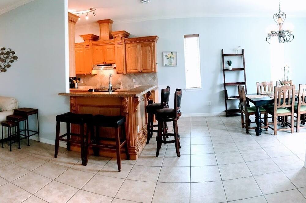 Photo of Livingroom in Laguna Vista