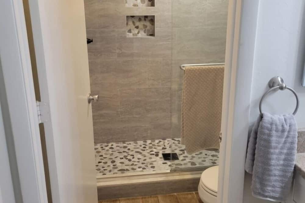 Photo of Bathroom in Kings Lake