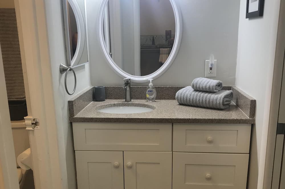 Photo of Bathroom in Kings Lake