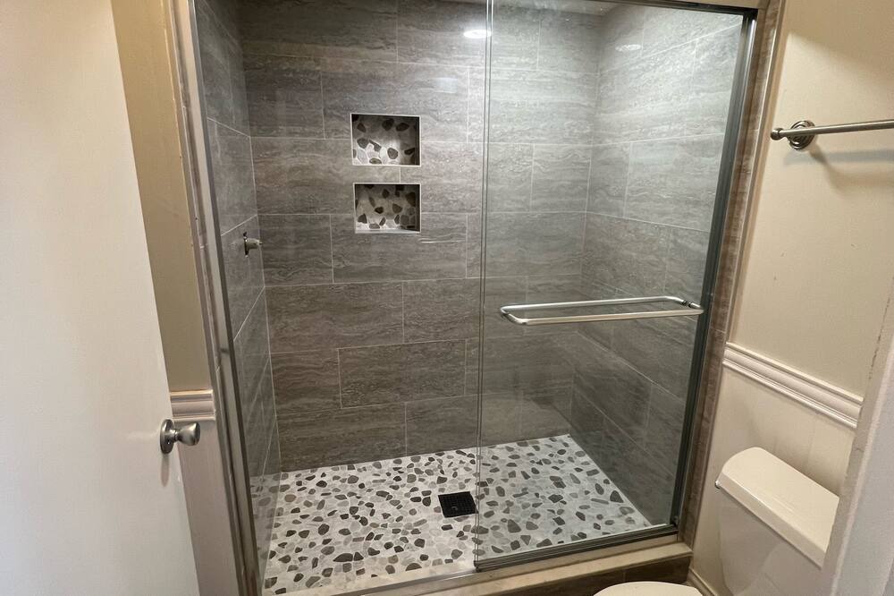 Photo of Bathroom in Kings Lake