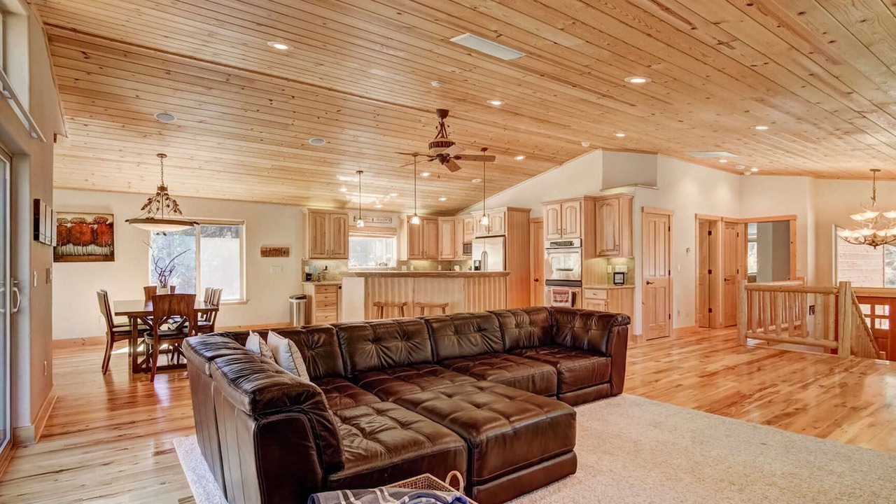 Photo of Livingroom in Country Club Estates