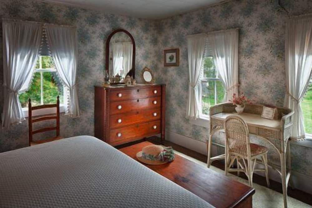 Photo of Bedroom in Lamoine Beach