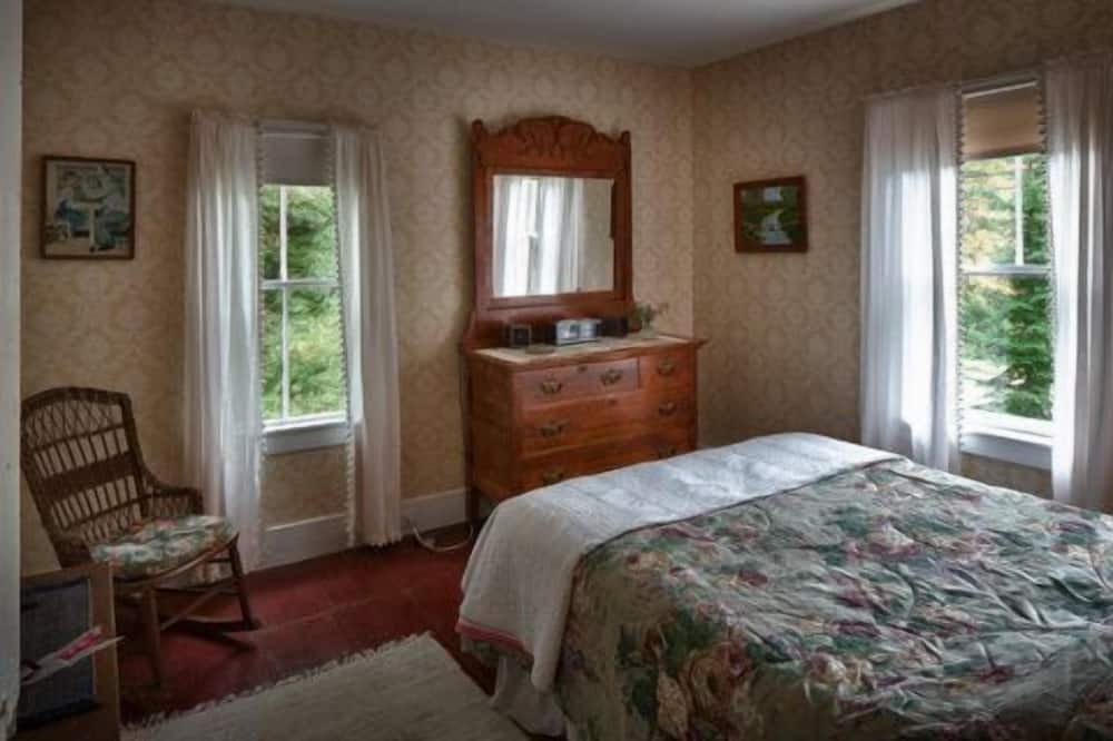 Photo of Bedroom in Lamoine Beach