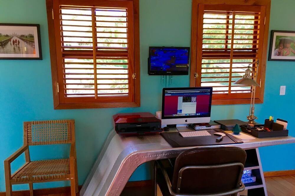 Photo of Livingroom in Bullet Tree Falls