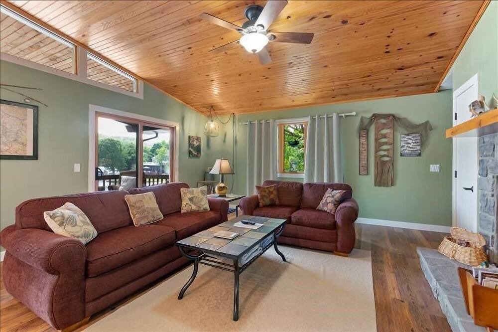 Photo of Livingroom in Roach