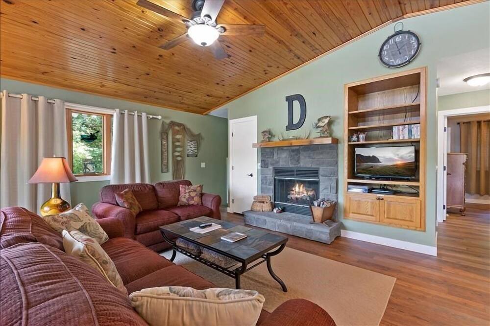 Photo of Bedroom in Roach