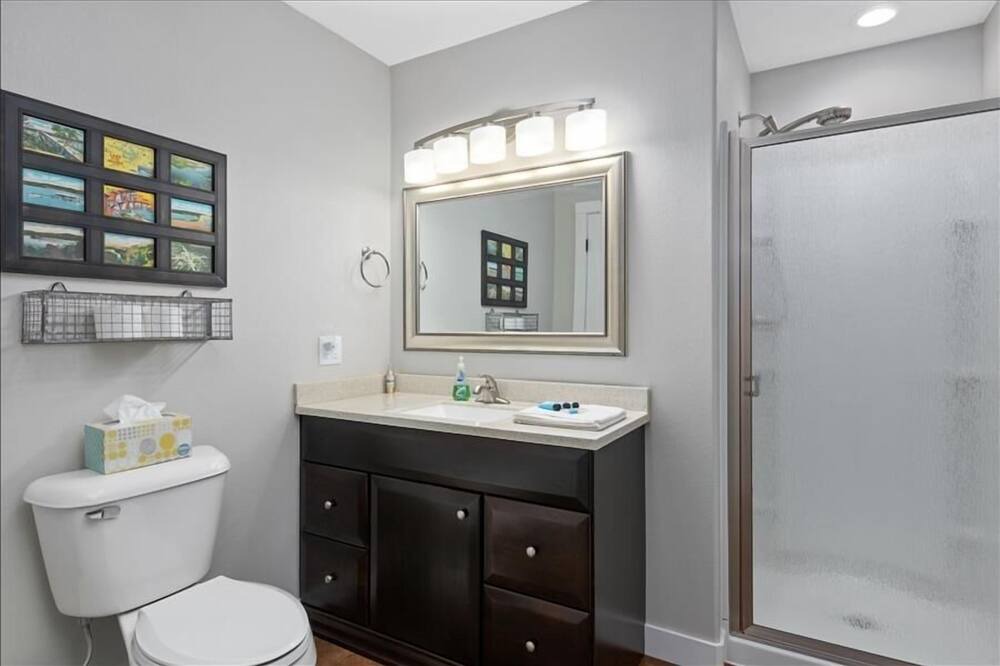 Photo of Bathroom in Roach