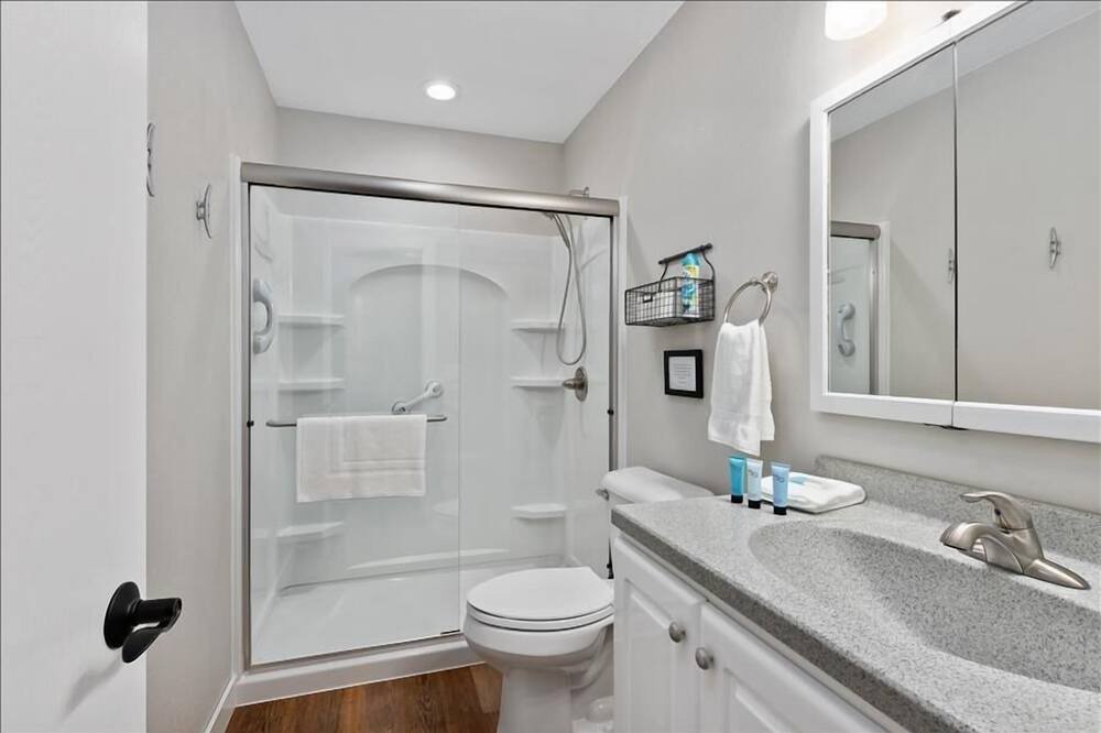 Photo of Bathroom in Roach
