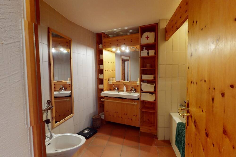 Photo of Bathroom in Surlej