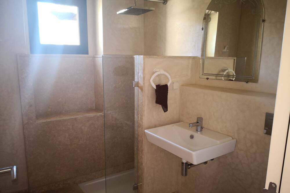 Photo of Bathroom in Issen
