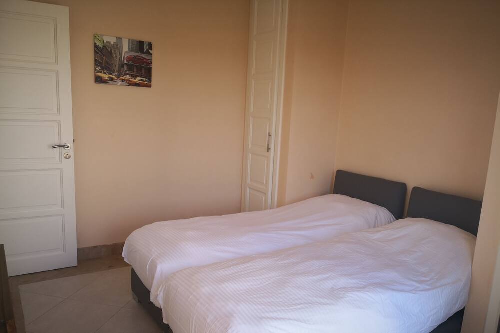 Photo of Bedroom in Issen