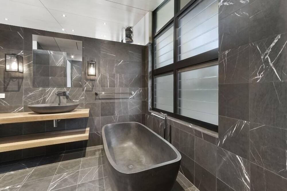 Photo of Bathroom in Mountain Lagoon