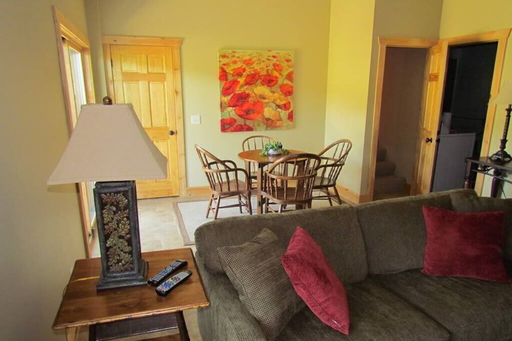 Photo of Livingroom in Dubuque