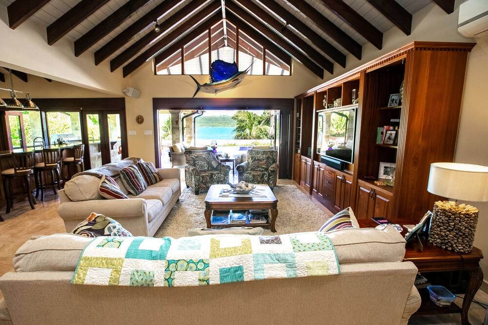 Photo of Livingroom in Mamora Bay