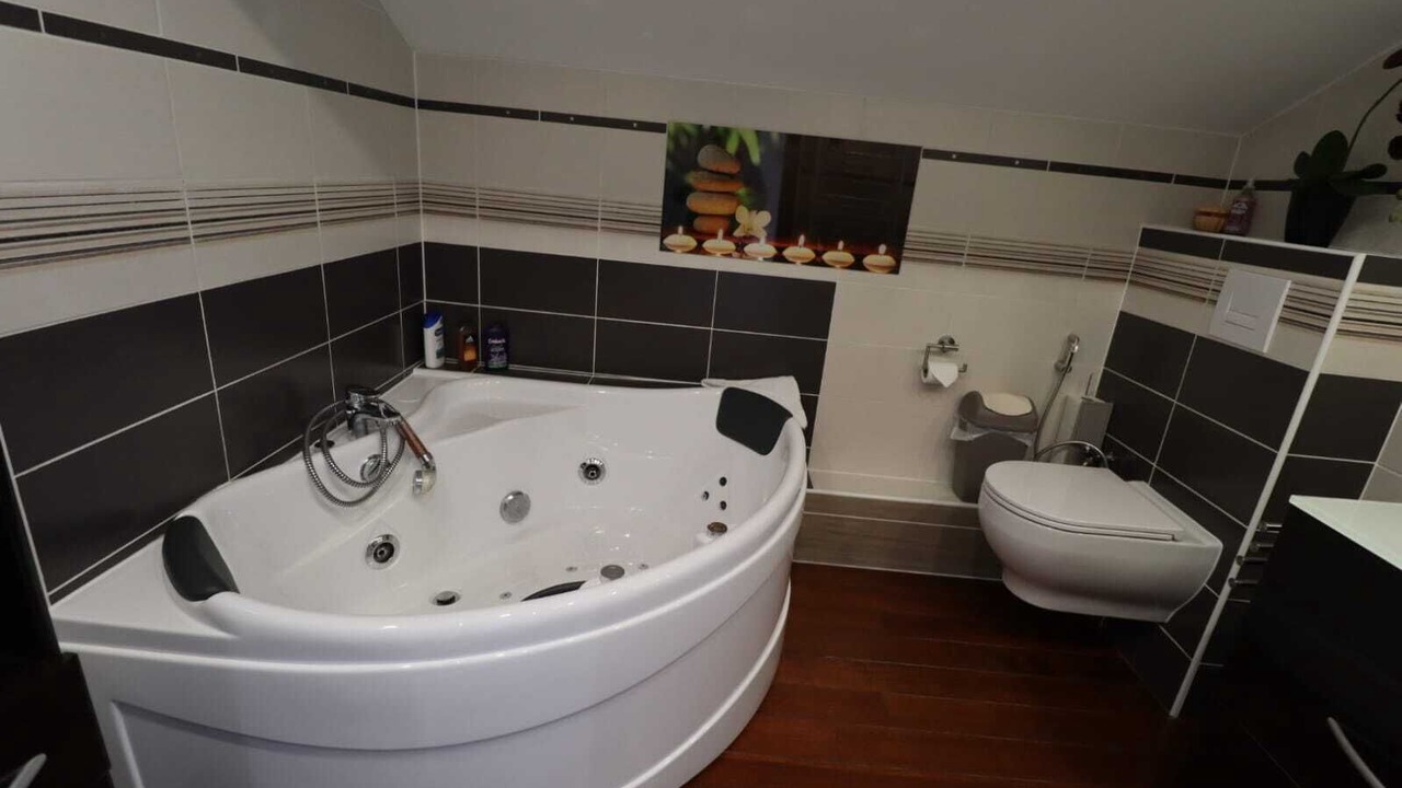 Photo of Bathroom in Albertville