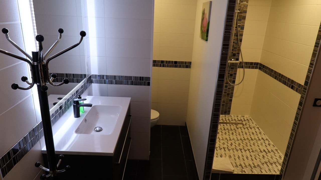 Photo of Bathroom in Albertville