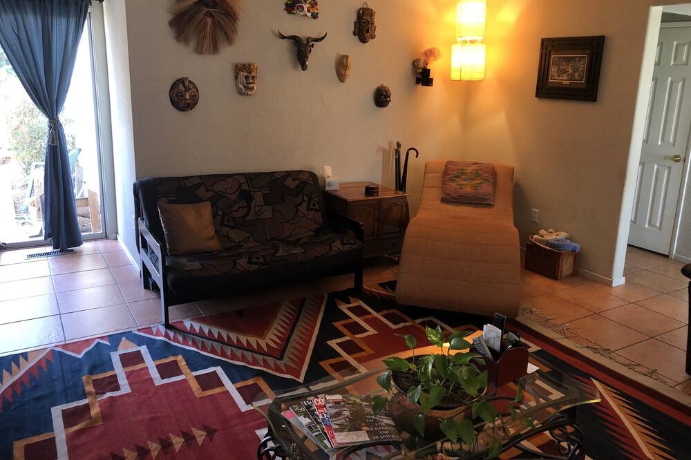 Photo of Livingroom in Midway