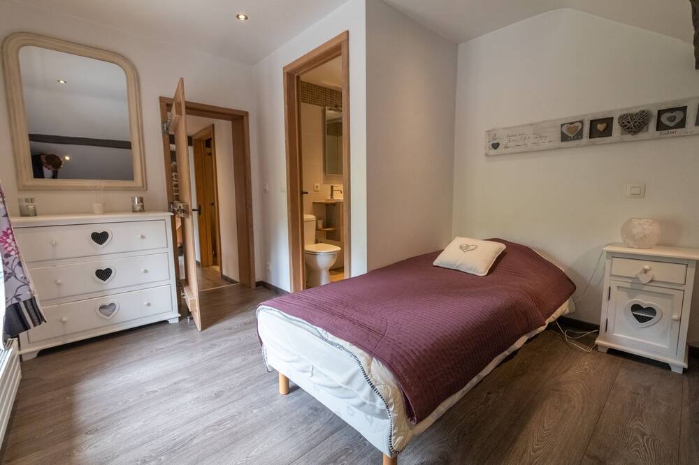 Photo of Bedroom in Grand Coo